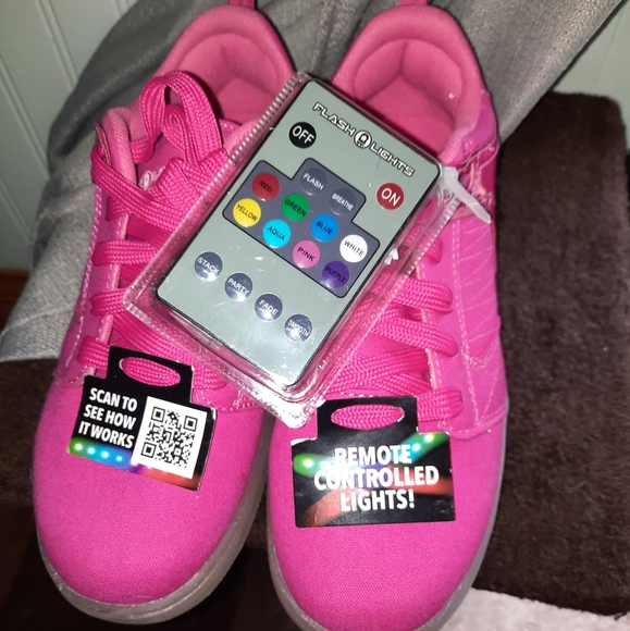 Light up sneakers - Picture 2 of 4